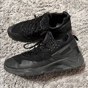 Used 
Nike men's sneaker/running shoes 
size:US11